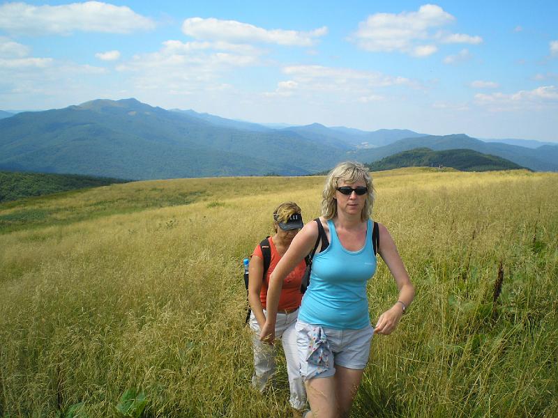 wakacje2008 169.jpg - I następny dzień naszego rajdu - nasza mała grupka wyrusza na bukowe berdo.